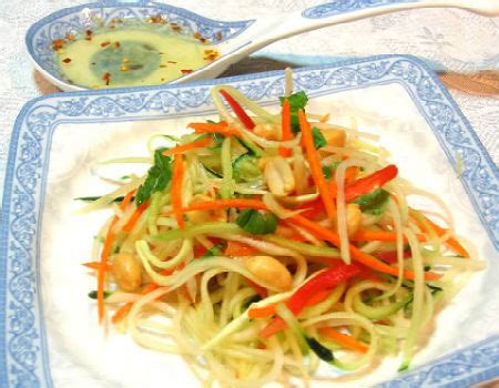 One Perfect Bite: Khmer Green Papaya Salad and the Story of Sala Bai Hotel and Culinary School