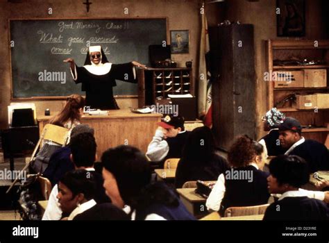 Sister act 2 whoopi goldberg hi-res stock photography and images - Alamy