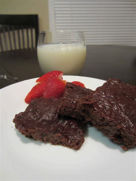 Brownies made with...YOGURT! - Sweetphi