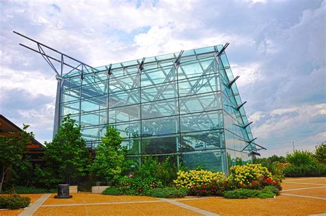 Spend A Magical Day With 1000 Butterflies At Reiman Gardens In Iowa