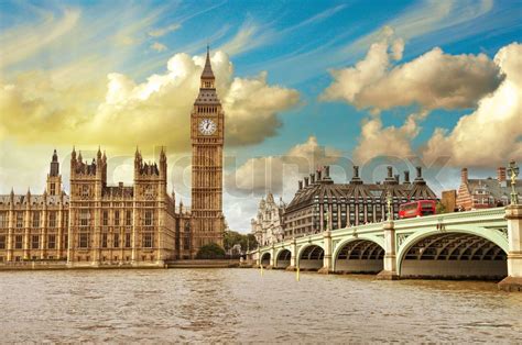 London Beautiful view of Westminster Bridge and Houses of Parliament ...