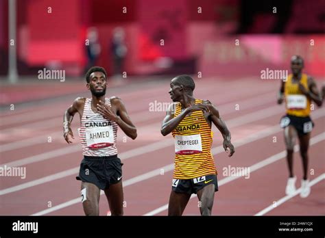 Joshua Cheptegei winning the 2020 Tokyo Olympics in the 5000m final ...