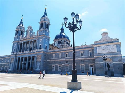 La Catedral de La Almudena Madrid la principal iglesia Católica