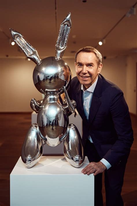 Jeff Koons with Rabbit (1986). Photo ©David Fisher, 2019. | Jeff koons, Jeff koons art, Art world