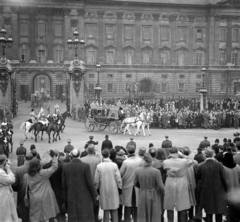 100 years of Buckingham Palace in breathtaking pictures - MyLondon