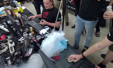 Overclocker takes Intel Core i7-7700K to 7.2GHz using liquid helium ...