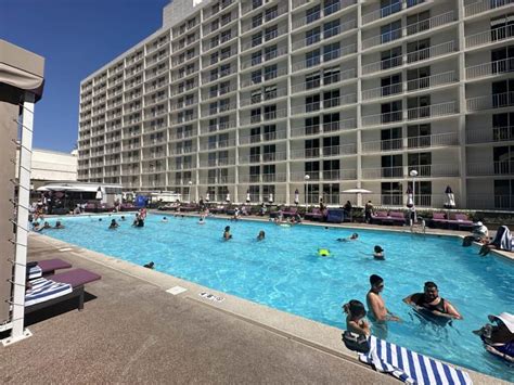 Harrah's Las Vegas Pools: Hours and Amenities - Midlife Miles