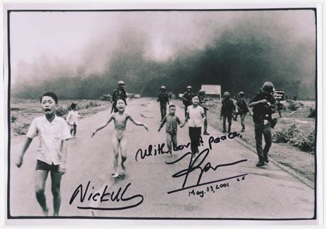 Lot - VIETMANESE 'NAPALM GIRL' PHAN THI KIM PHUC AND PHOTOGRAPHER