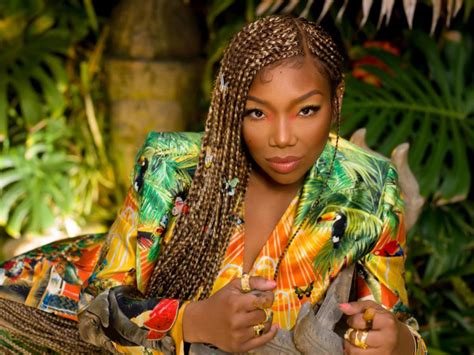 Brandy Releases "B7" And Emotional Visual For "Borderline" [Video]