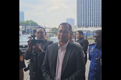 Netizens criticise Petaling Jaya mayor's conduct during resident protest | New Straits Times ...