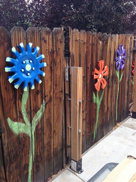 15 Stupendous DIY Fence Decorations to Add Life and Color to Your Yard