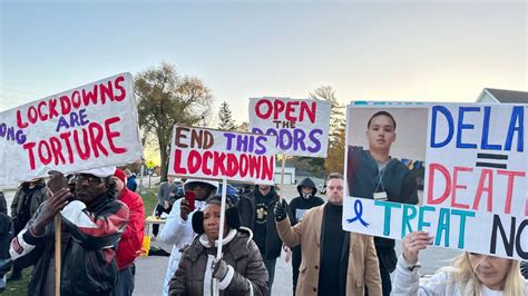 Demonstrators outside Green Bay Correctional demand prison be shut down