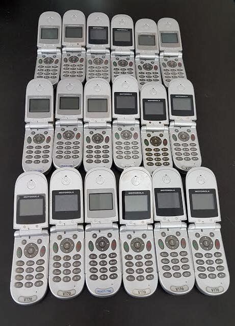 28 Lot Motorola V170 Flip Phone 2MB GSM Tracfone Internet ClamShell ...