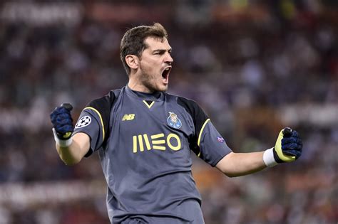 Iker Casillas plans to retire at Porto, extends contract