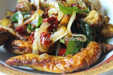 Telur Ikan Goreng Berempah Sedap - Azie Kitchen