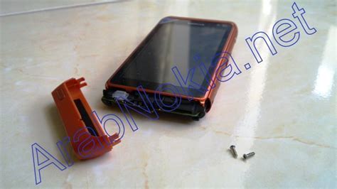 Pics: Removing the battery on the Nokia N8. : My Nokia Blog - 200