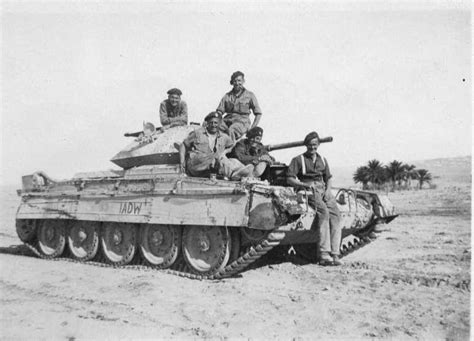 [Photo] Crusader tank and its crew, North Africa, date unknown | World War II Database