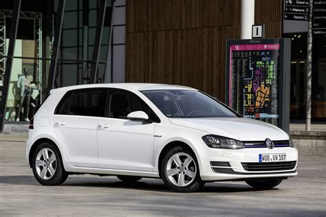 Volkswagen Golf 1.0 TSI BlueMotion Debuts With 3-Cylinder Turbo Engine ...