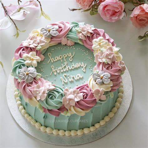 Flower buttercream cake | Birthday cake with flowers, Buttercream flower cake, Cake decorating ...