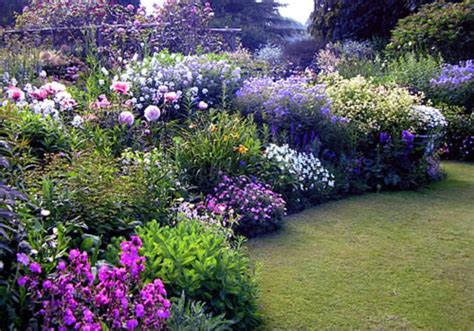 Simple, fresh and beautiful flower garden design ideas (15) | Beautiful gardens, Beautiful ...