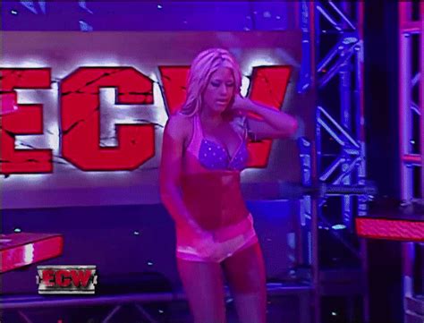 Kelly Kelly making her way to the ring in ECW : r/TheKellyKelly