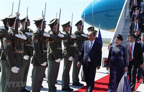 PM Nguyen Xuan Phuc begins Czech visit