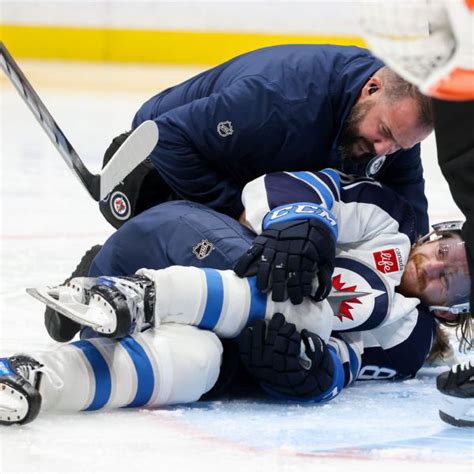 Kyle Connor exits with knee injury as Jets rally past Ducks