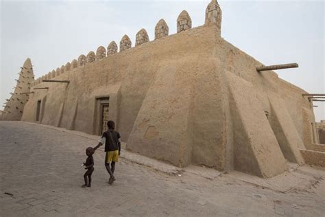 Timbuktu's Djinguereber mosque: a history of cities in 50 buildings ...