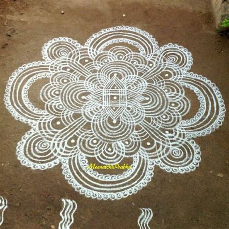 Pin by AlmeenaYadhav on *kolangal⭐ | Kolam designs, Beautiful rangoli designs, Rangoli designs