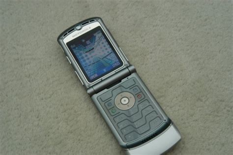 Motorola Razr V3 Review | theVooner.com