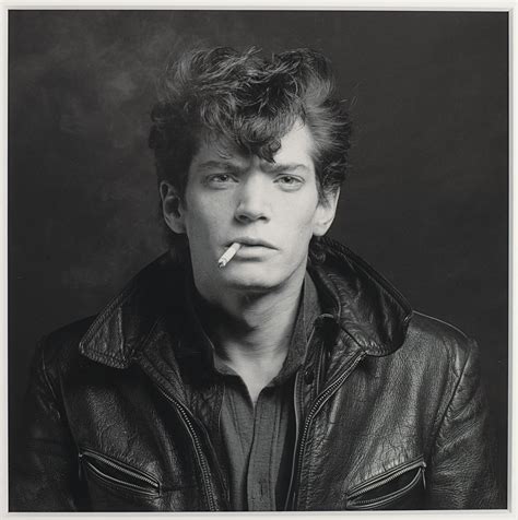 Robert Mapplethorpe self portrait, 1980 : r/OldSchoolCool