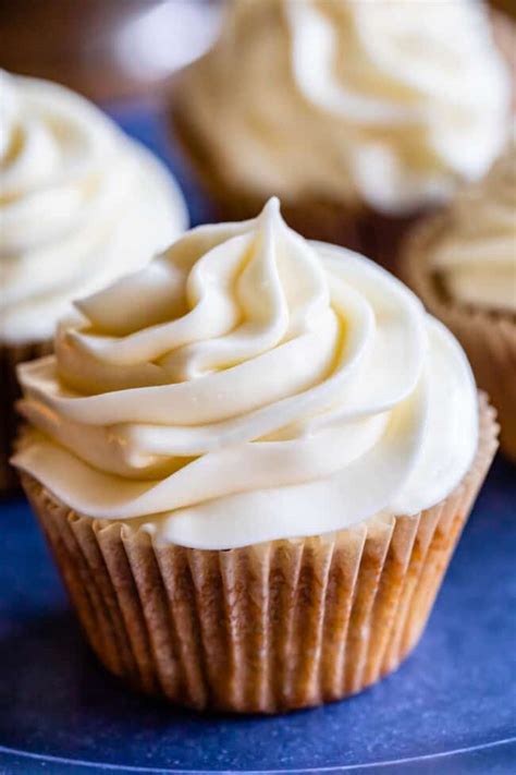 How to Make Cream Cheese Frosting - The Food Charlatan