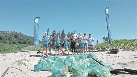 Umbogintwini beach mess cleared by clean-up crew [PHOTOS] | South Coast Sun