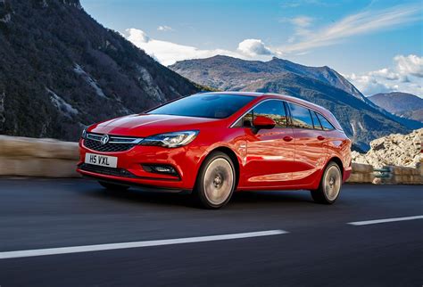 Vauxhall Astra Sports Tourer Estate 1.6T 200ps Elite Nav (2016) review | CAR Magazine