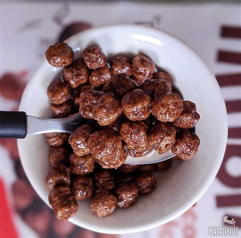 Review: Timbits Cereal (Birthday Cake & Chocolate Glazed)