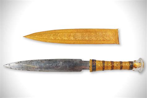 Tutankhamun’s meteoric iron dagger, aprox 1327 BC (1087x725) | Tutankhamun, Ancient egyptian ...