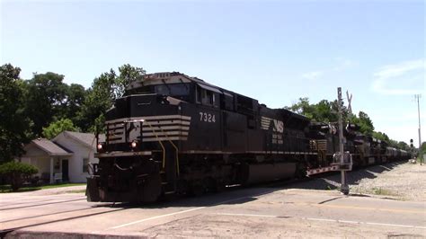 NORFOLK SOUTHERN EMD SD70ACU Northbound Mix Freight - YouTube