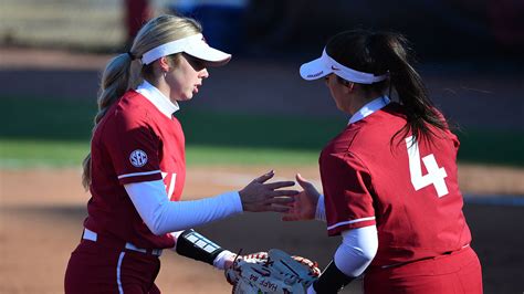 Arkansas Softball Climbs to No. 22 in NFCA Poll | Arkansas Razorbacks