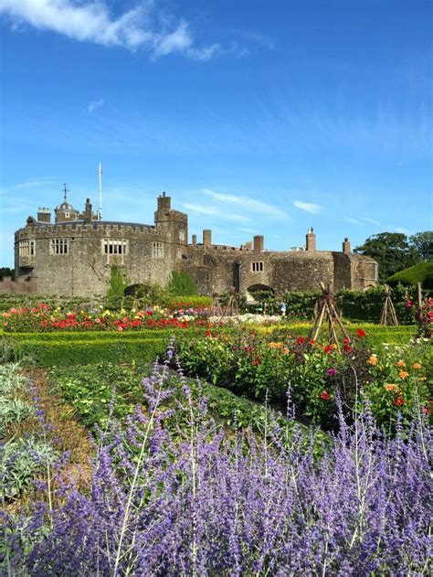 Walmer Castle Gardens | Castle garden, Castle, Castle estate