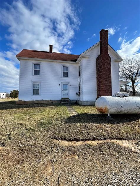 4 bd spacious farmhouse on 30 acres. Farm w/ Winns Creek. Circa 1912 ...