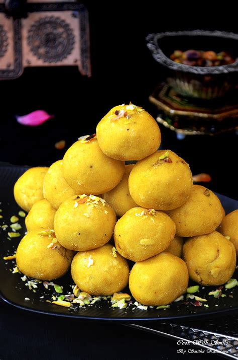 BESAN LADDU RECIPE / BESAN LADOO RECIPE / GRAM FLOUR SWEET BALL