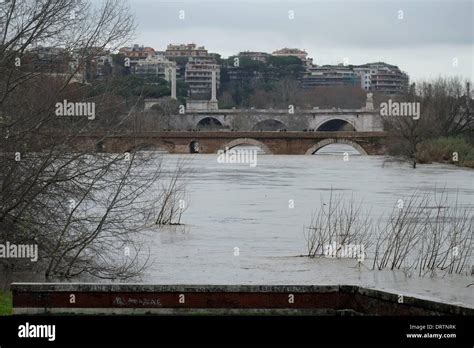 Tiber river in flood in rome hi-res stock photography and images - Alamy