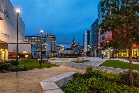 Twilight on Campus | Liverpool University Campus. The pathwa… | Flickr