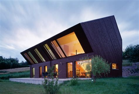 Crooked House / FOVEA Architects | ArchDaily