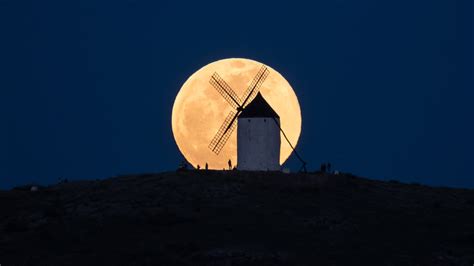 See dazzling photos of the Full Pink Moon | Mashable