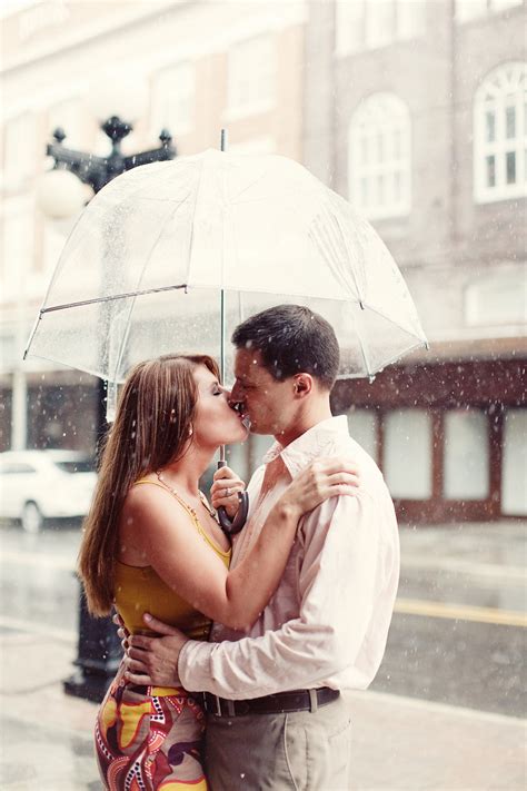 Unique Event Design, LLC: Kissing in the Rain