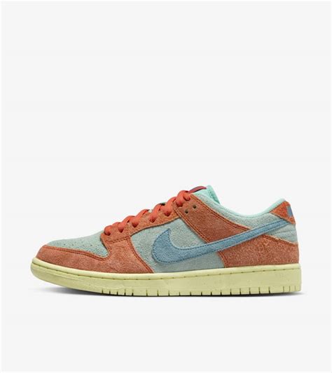 Nike SB Dunk Low 'Orange and Emerald Rise' (DV5429-800) Release Date . Nike SNKRS