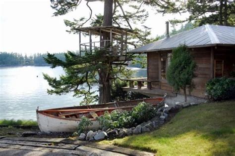 A San Juan Islands Compound With an Extensive Arsenal | Cottage exterior, Lakeside cabin ...