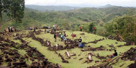 pariwisata ciwidey: Megalithic sites mountain Padang