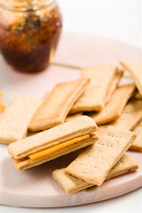 Easy Homemade Peanut Butter Crackers